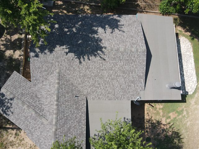 Lake Whitney, TX — Atlas Pinnacle WW with flat roof materials